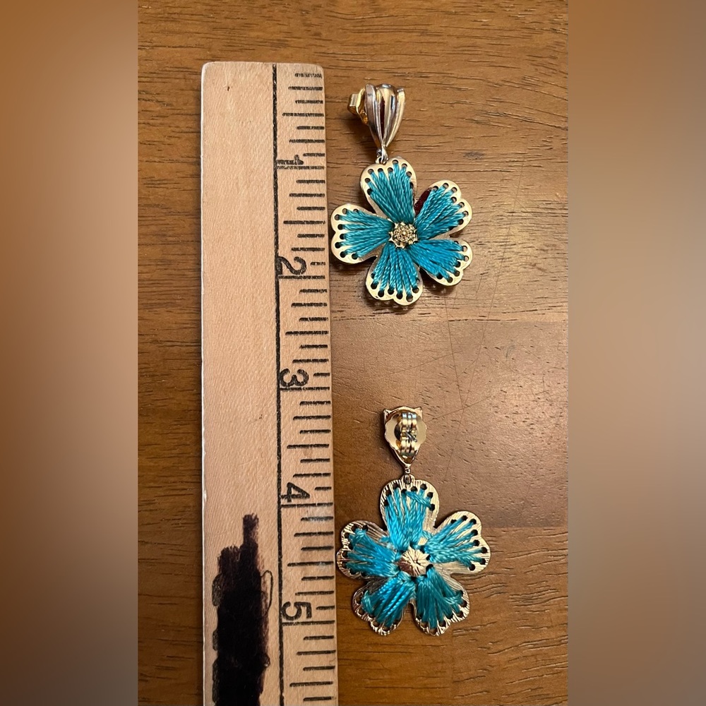 Floral Earring - Picture 4 of 4